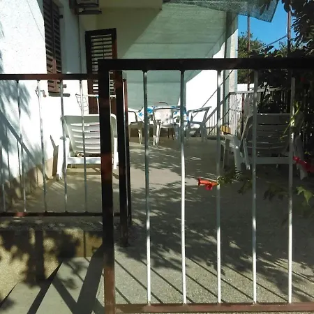 Peaceful House In Tribunj Apartmán *